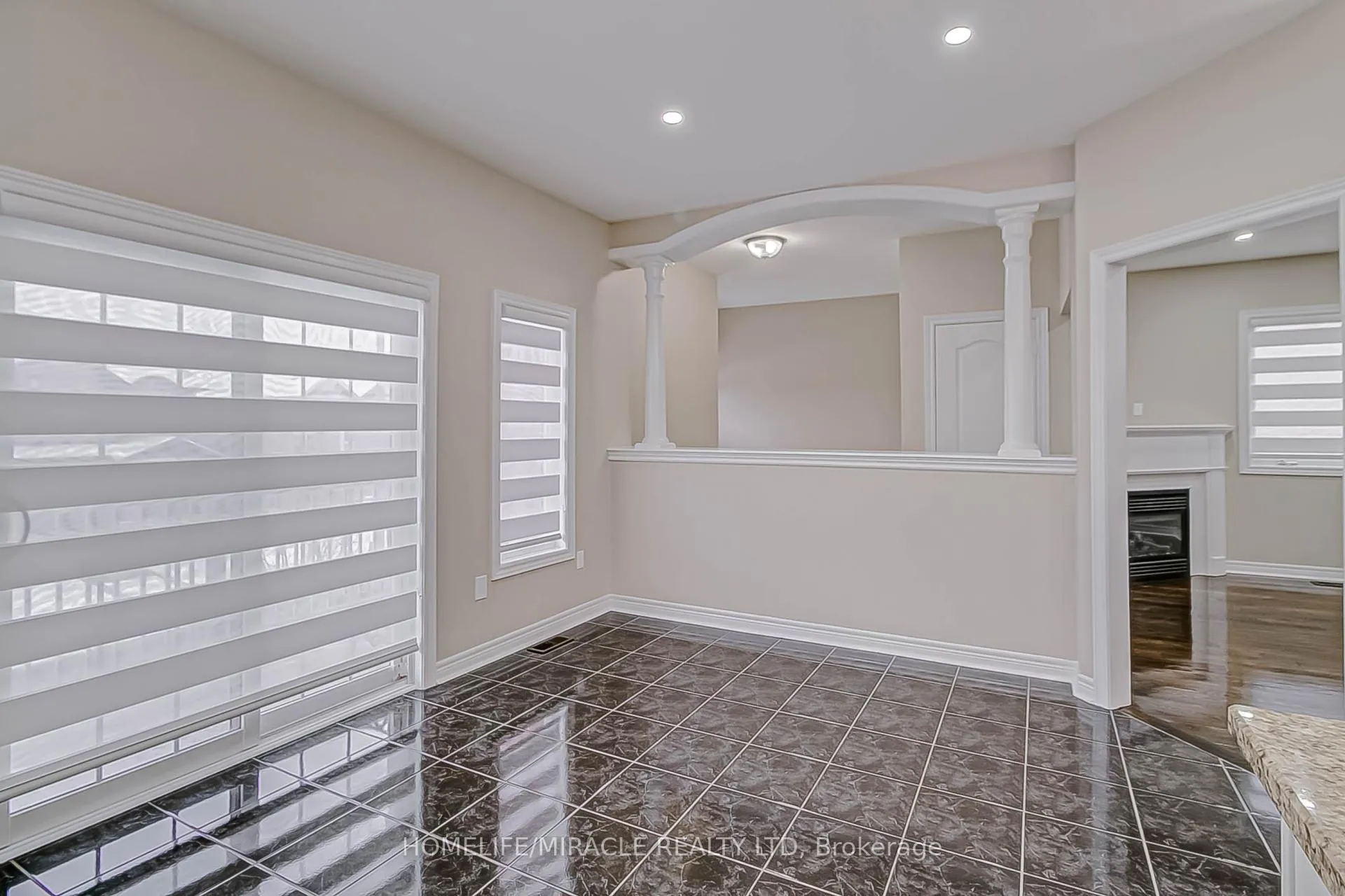 Photo 7 of 43 Canyon gate Crescent, Vaughan, Maple — HOMEH