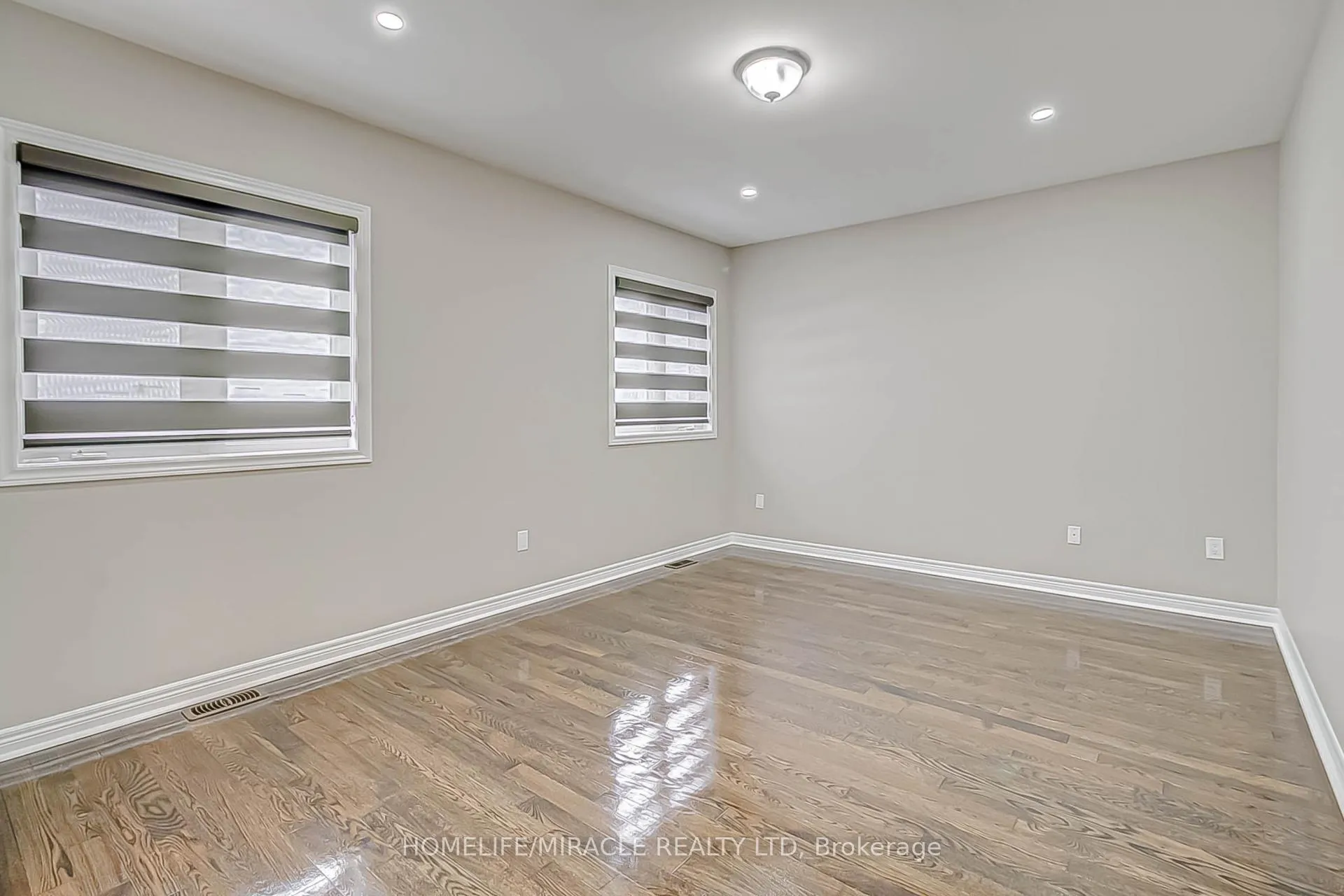 Photo 12 of 43 Canyon gate Crescent, Vaughan, Maple — HOMEH