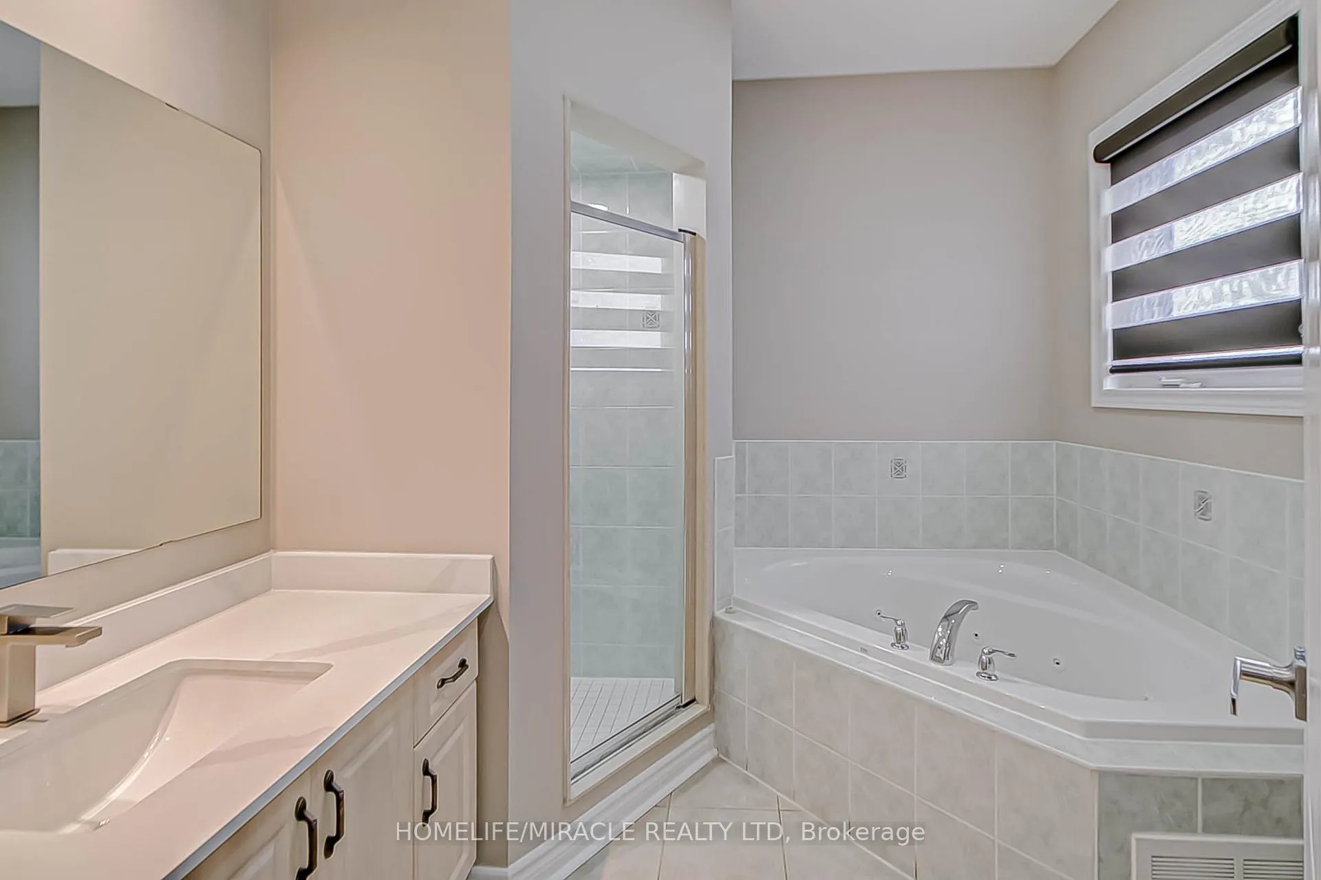 Photo 13 of 43 Canyon gate Crescent, Vaughan, Maple — HOMEH