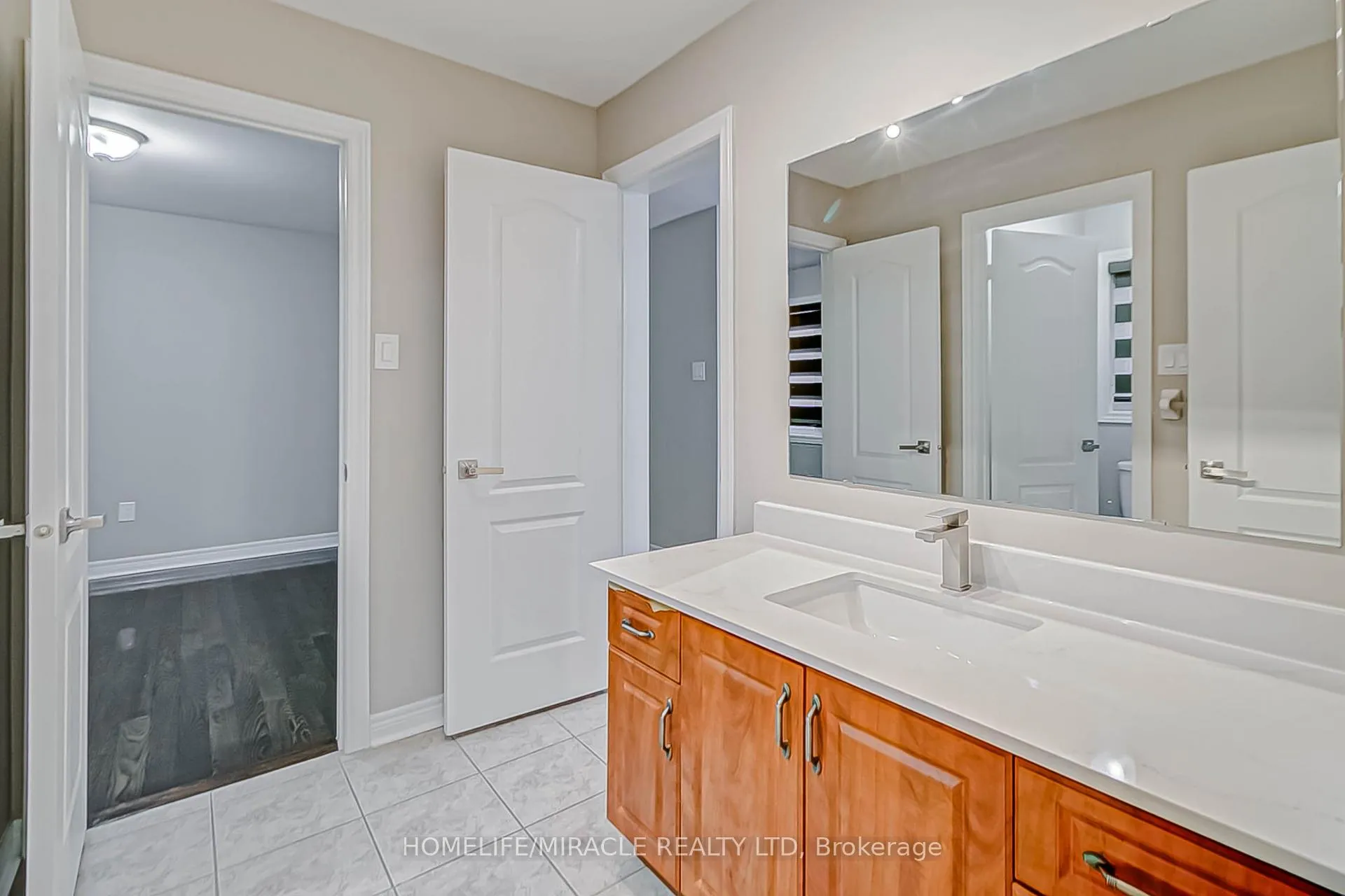 Photo 17 of 43 Canyon gate Crescent, Vaughan, Maple — HOMEH