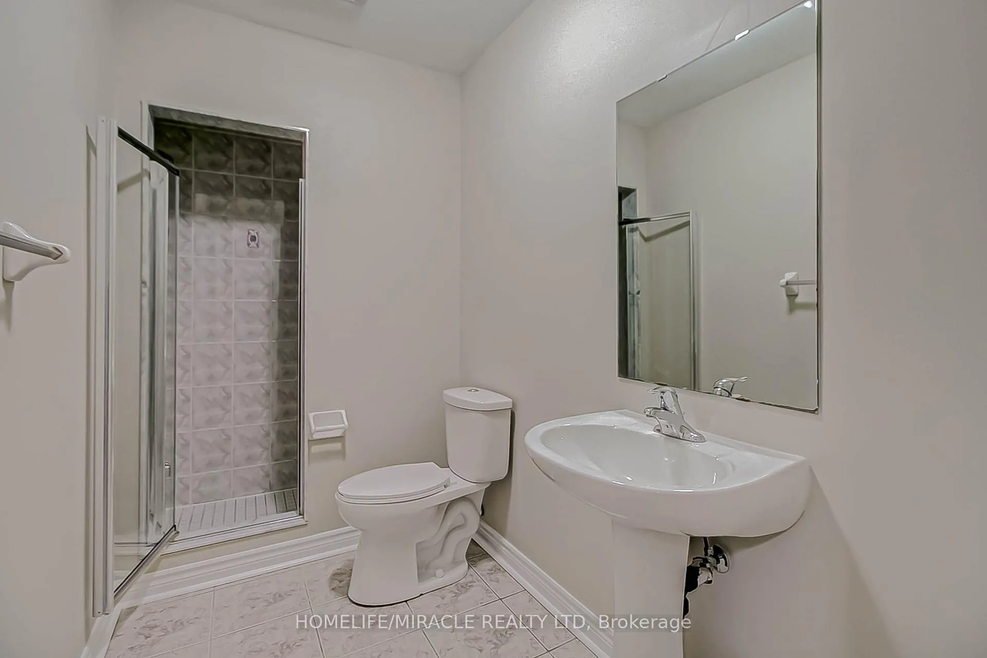 Photo 20 of 43 Canyon gate Crescent, Vaughan, Maple — HOMEH