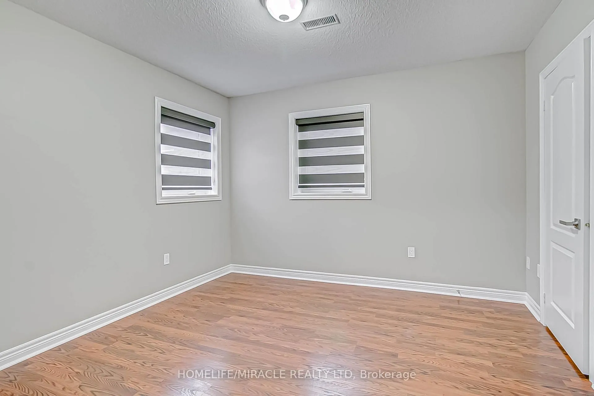 Photo 22 of 43 Canyon gate Crescent, Vaughan, Maple — HOMEH