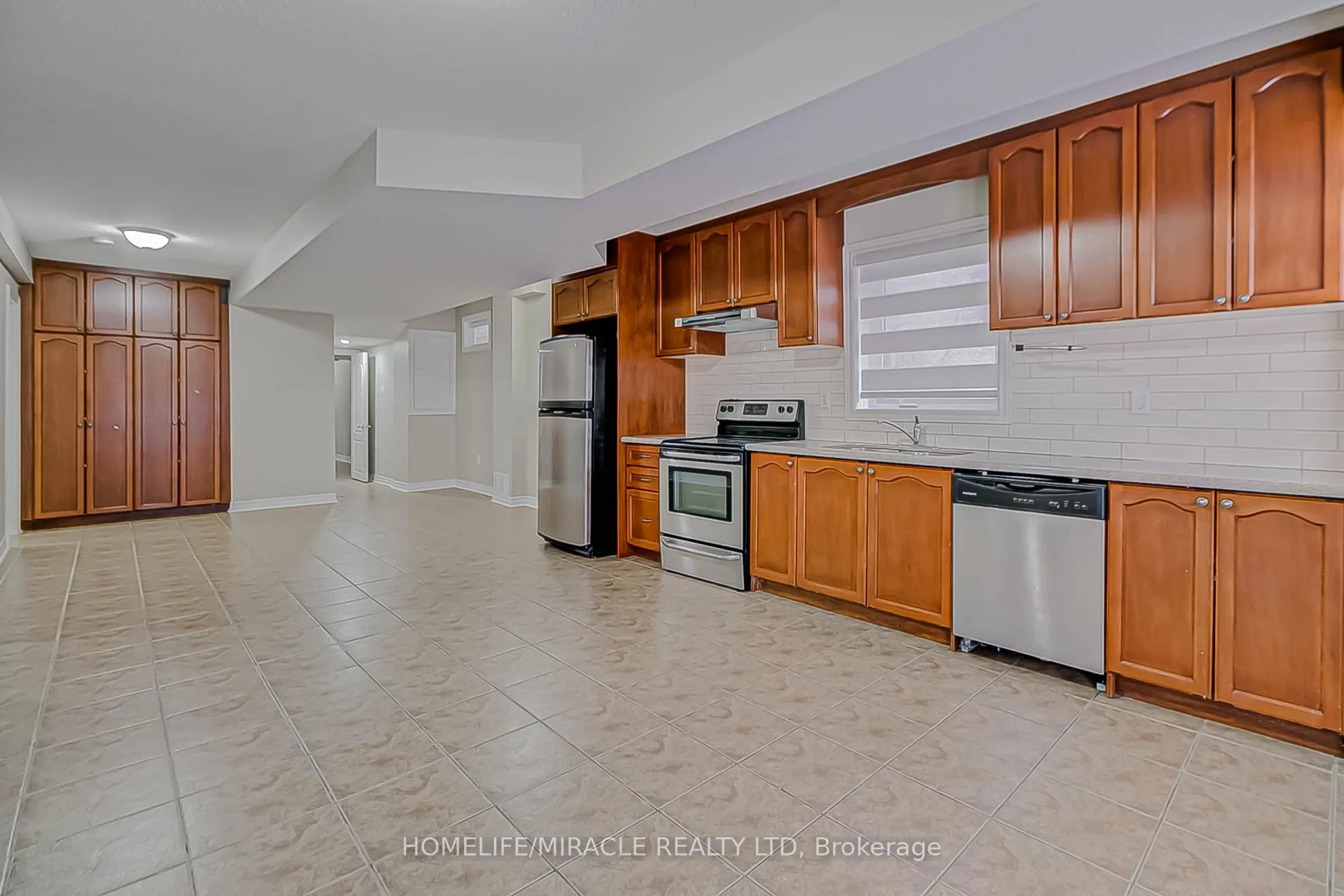 Photo 23 of 43 Canyon gate Crescent, Vaughan, Maple — HOMEH