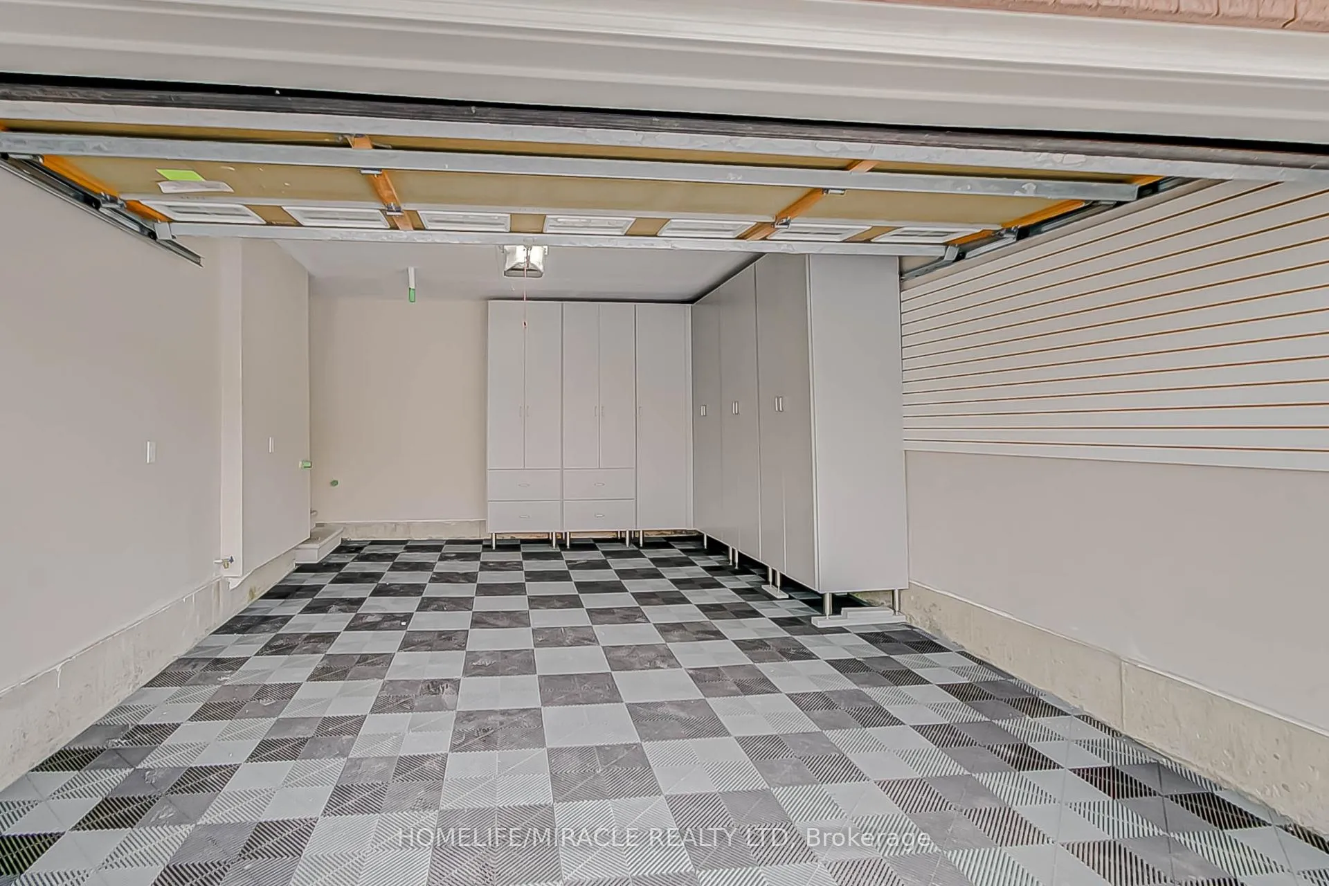 Photo 26 of 43 Canyon gate Crescent, Vaughan, Maple — HOMEH