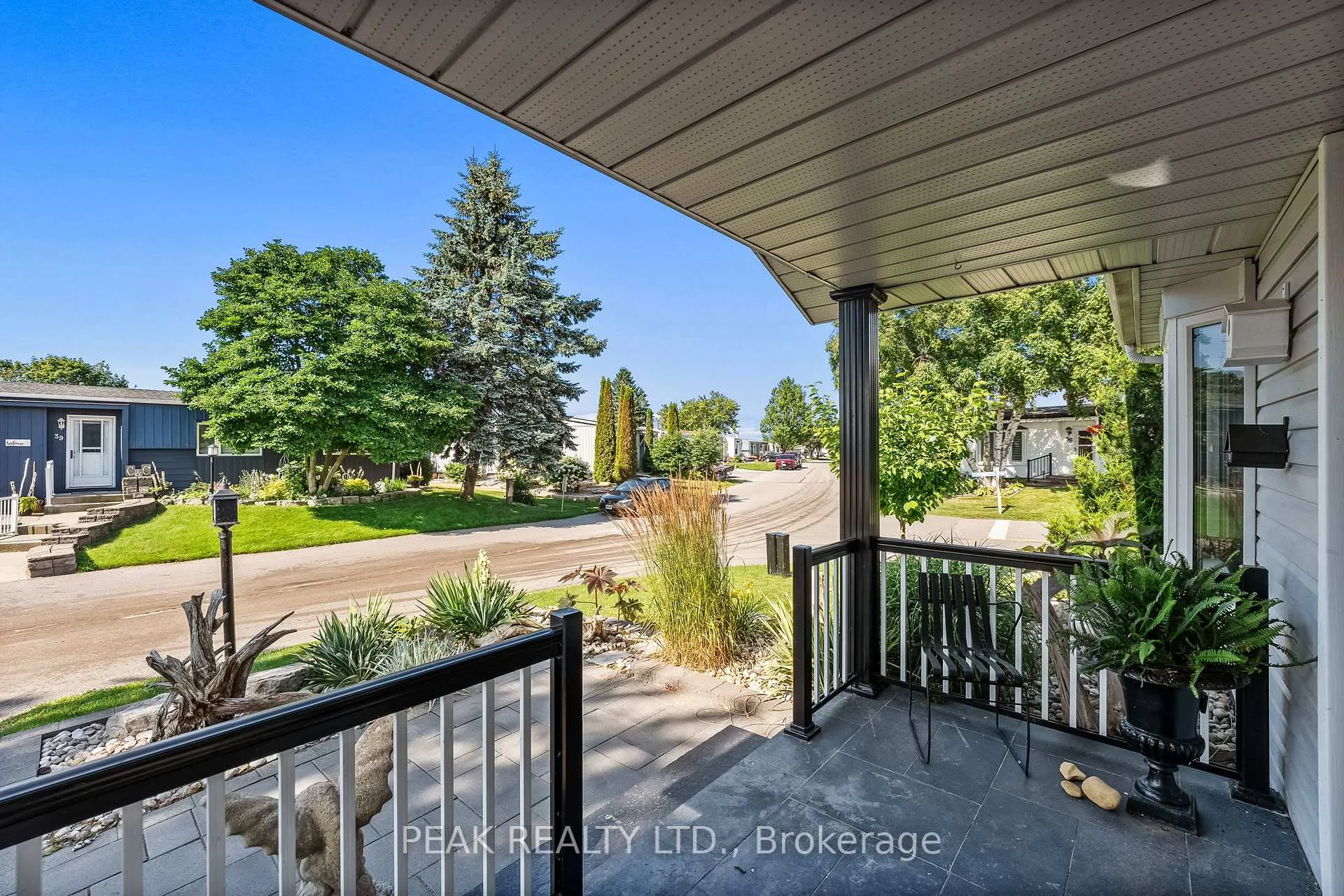Photo 2 of 40 The Cove Road, Clarington, Newcastle — HOMEH