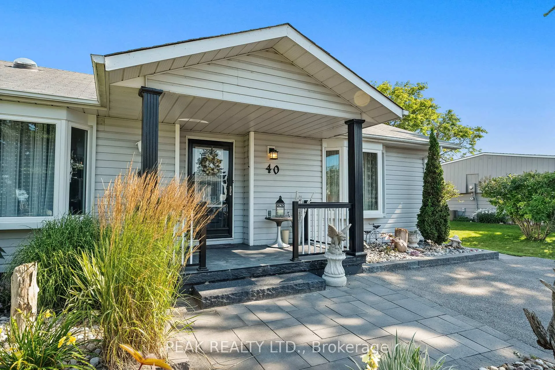 Photo 3 of 40 The Cove Road, Clarington, Newcastle — HOMEH