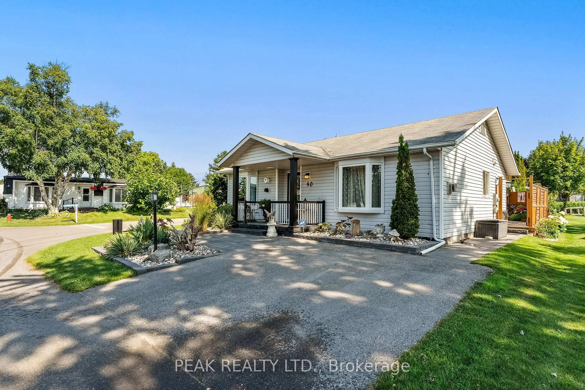 Photo 4 of 40 The Cove Road, Clarington, Newcastle — HOMEH