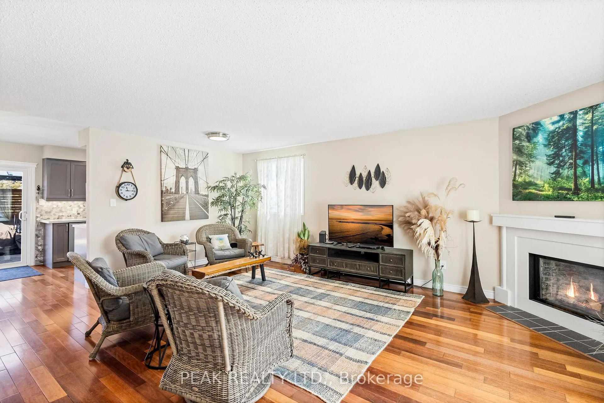 Photo 10 of 40 The Cove Road, Clarington, Newcastle — HOMEH