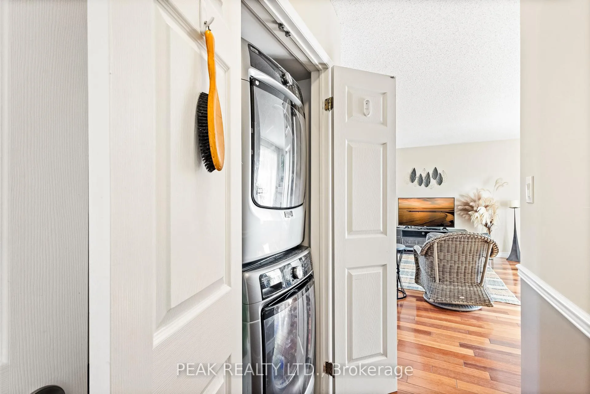 Photo 20 of 40 The Cove Road, Clarington, Newcastle — HOMEH
