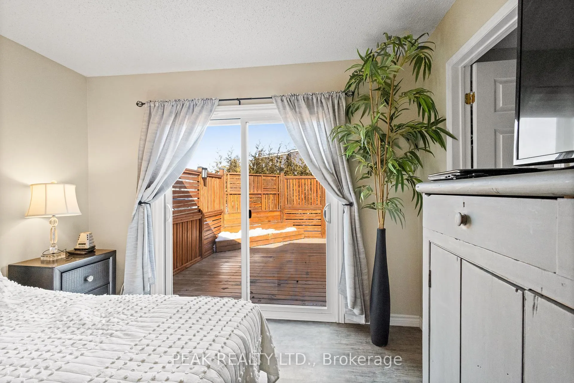 Photo 24 of 40 The Cove Road, Clarington, Newcastle — HOMEH