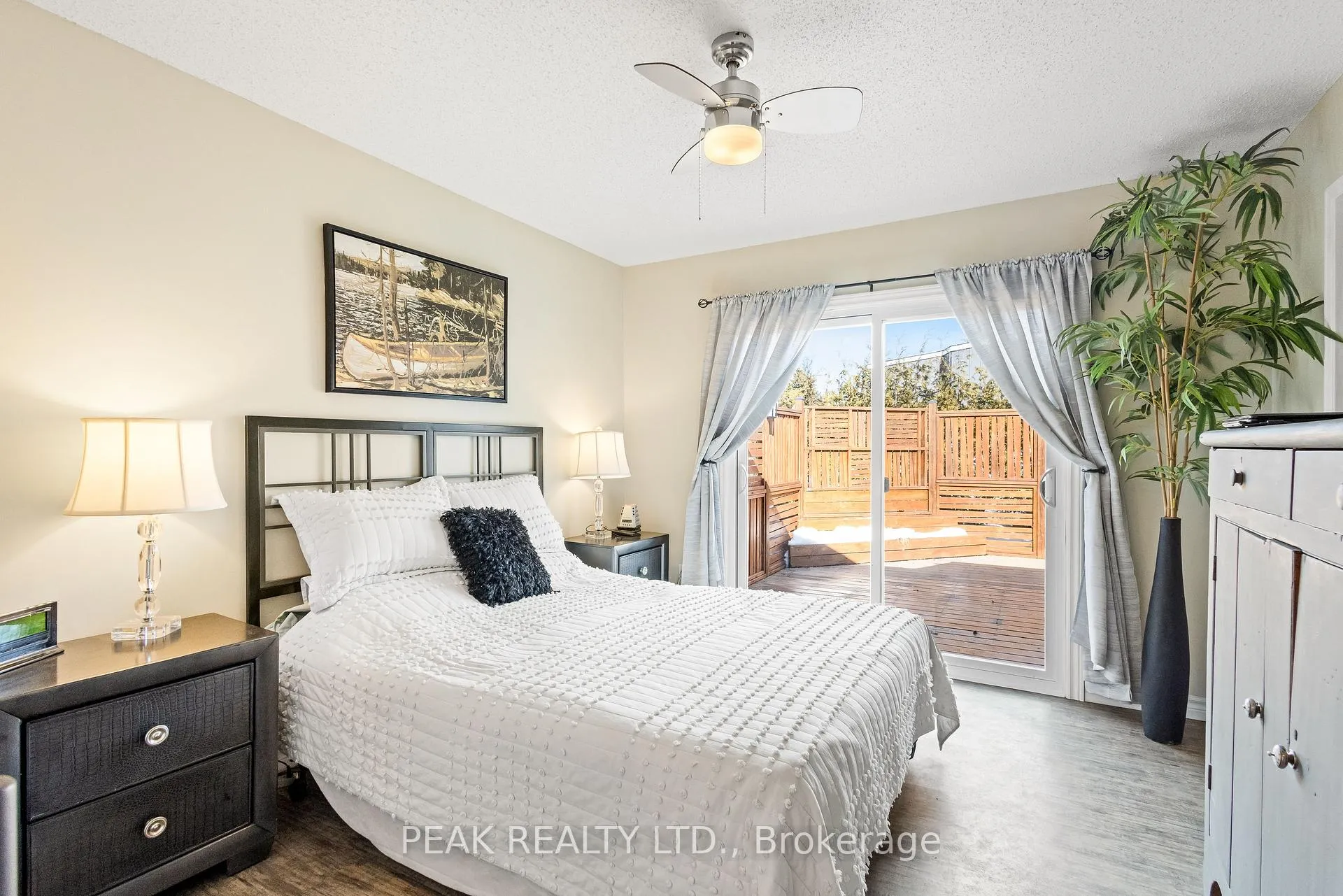 Photo 25 of 40 The Cove Road, Clarington, Newcastle — HOMEH