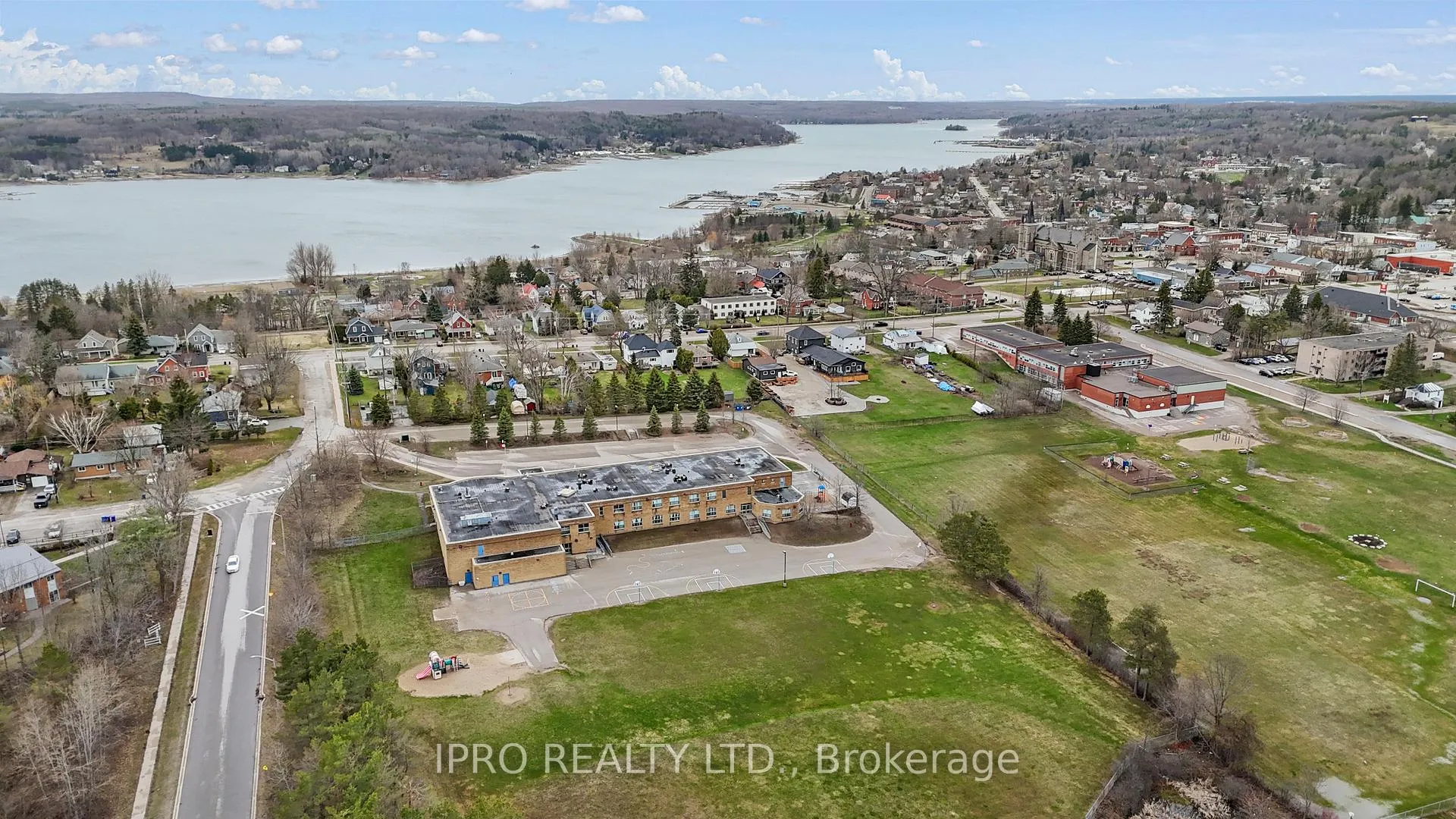 Photo 31 of 111 Fox Street, Penetanguishene — HOMEH