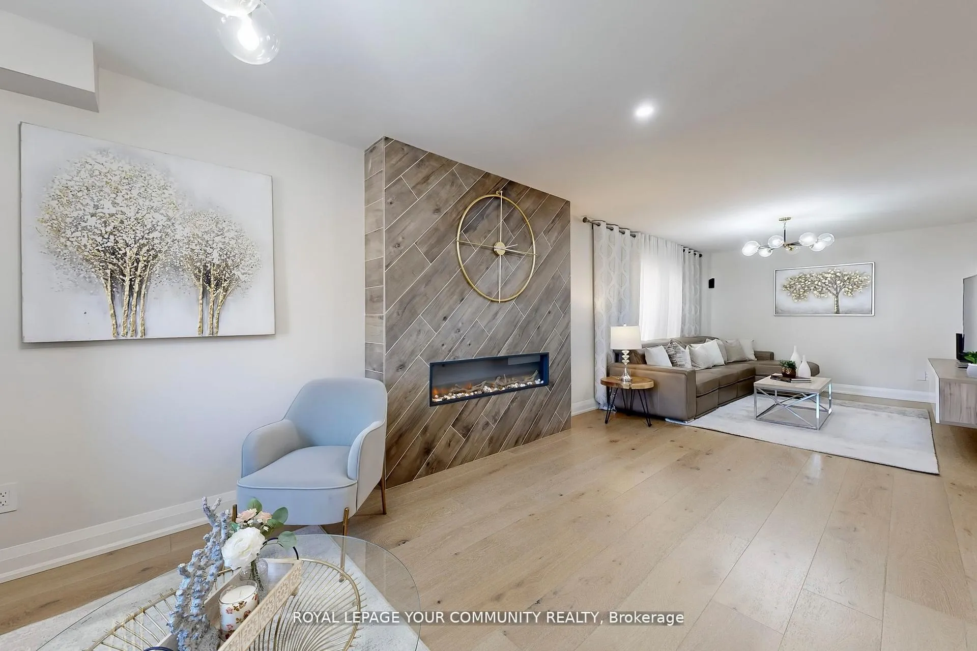 Photo 3 of 236 Thornway Avenue, Vaughan, Brownridge — HOMEH