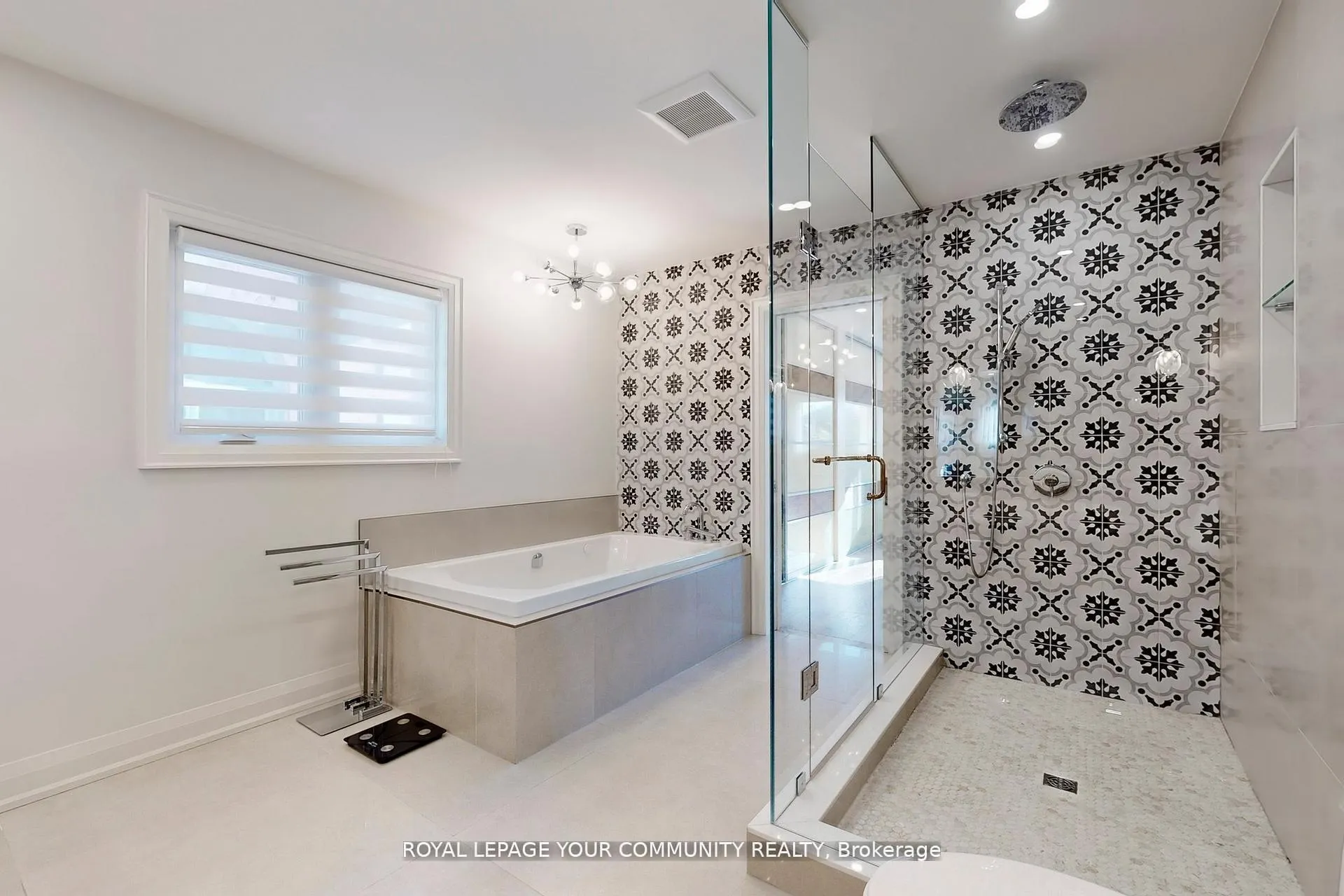 Photo 19 of 236 Thornway Avenue, Vaughan, Brownridge — HOMEH