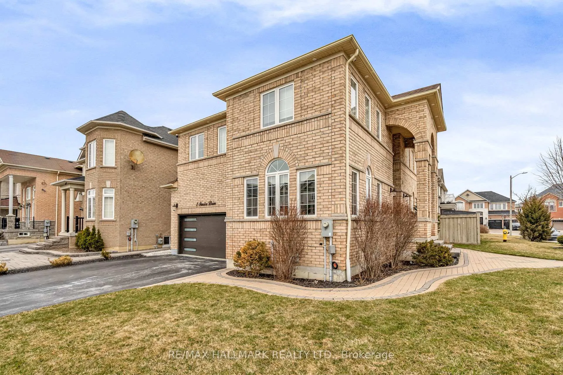 Photo 3 of 1 Storica Drive, Vaughan, Vellore Village — HOMEH