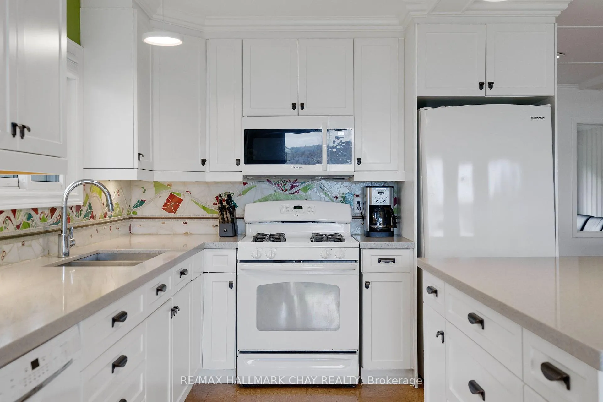 Photo 15 of 210 Kempview Lane, Barrie, South Shore — HOMEH
