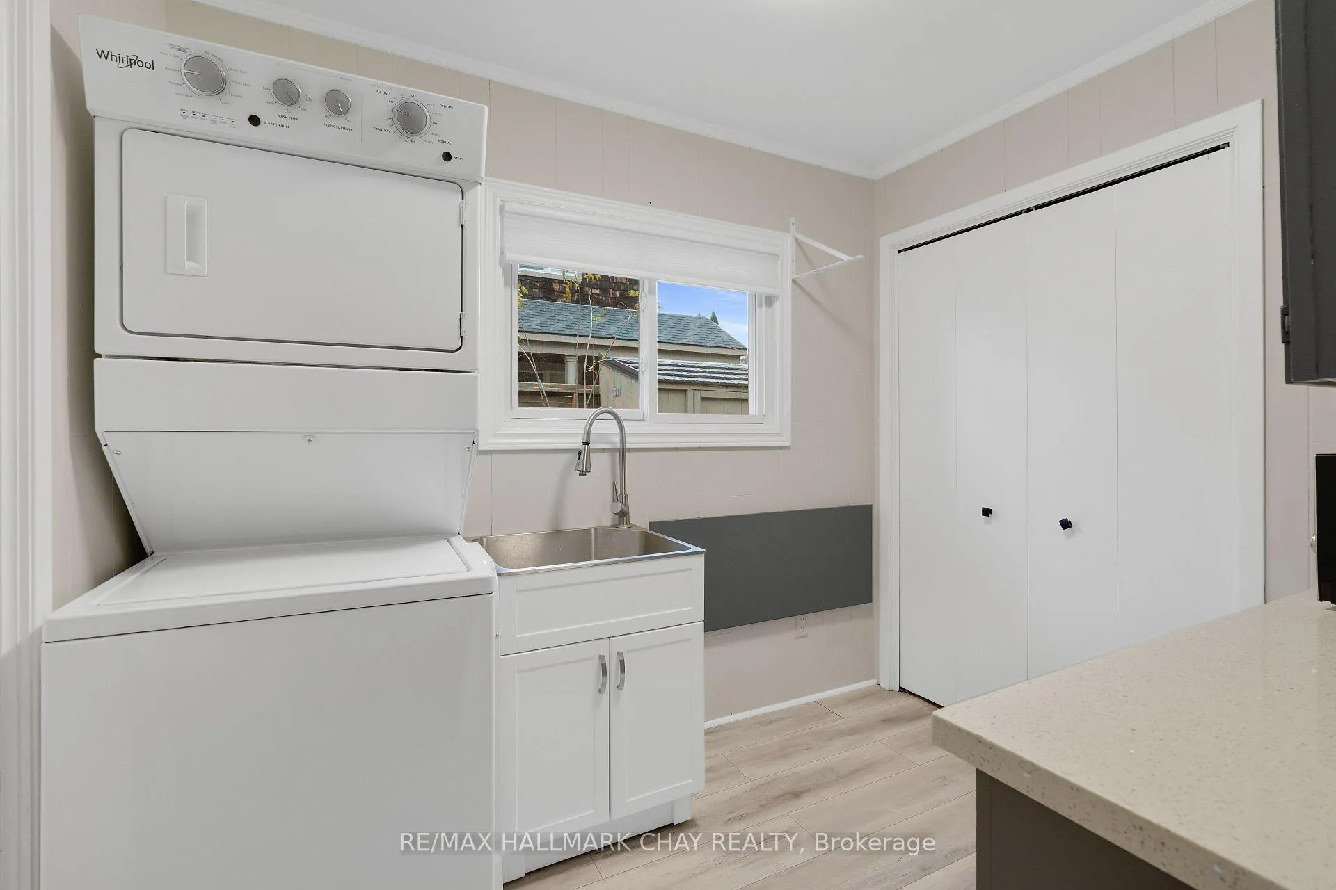 Photo 33 of 210 Kempview Lane, Barrie, South Shore — HOMEH