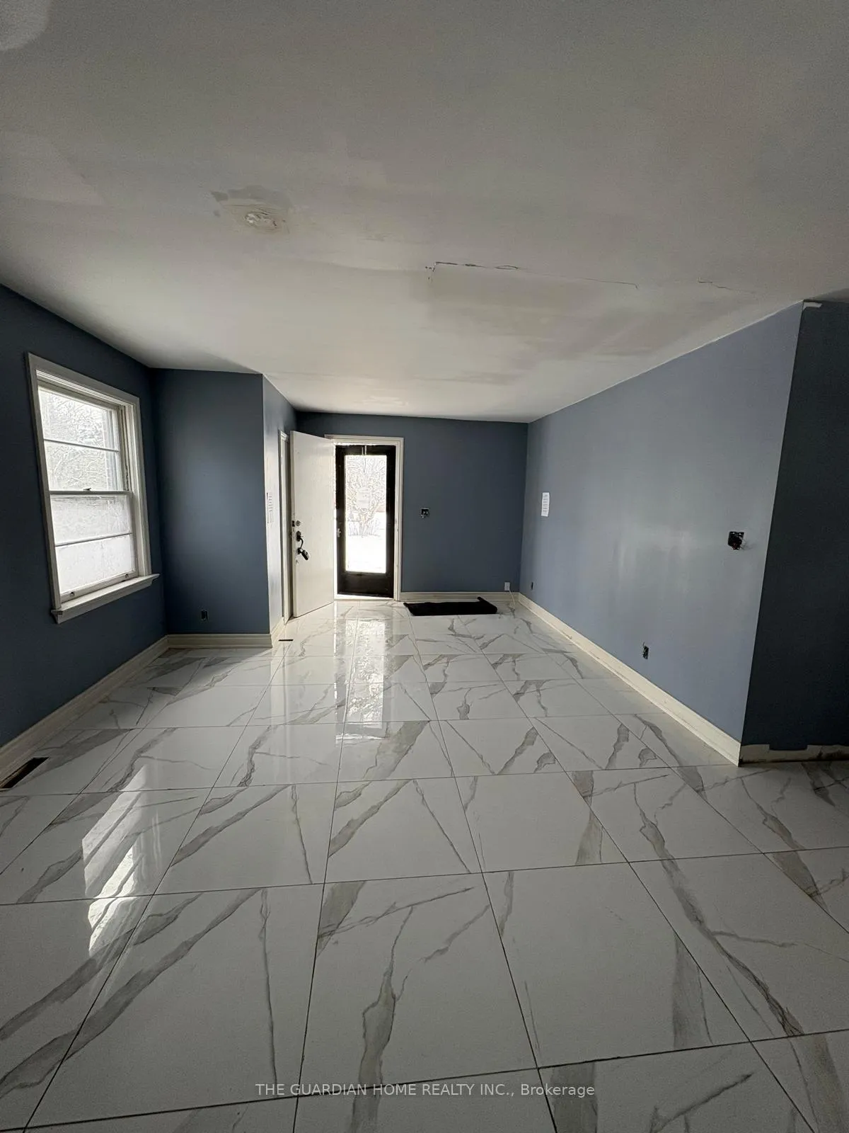 Photo 3 of 2 Edsall Avenue, Clarington, Bowmanville — HOMEH