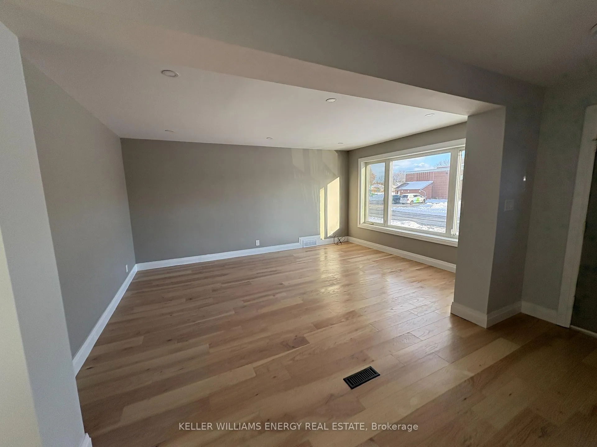 Photo 3 of Unit Main Floor, 430 Eulalie Avenue, Oshawa, Central — HOMEH