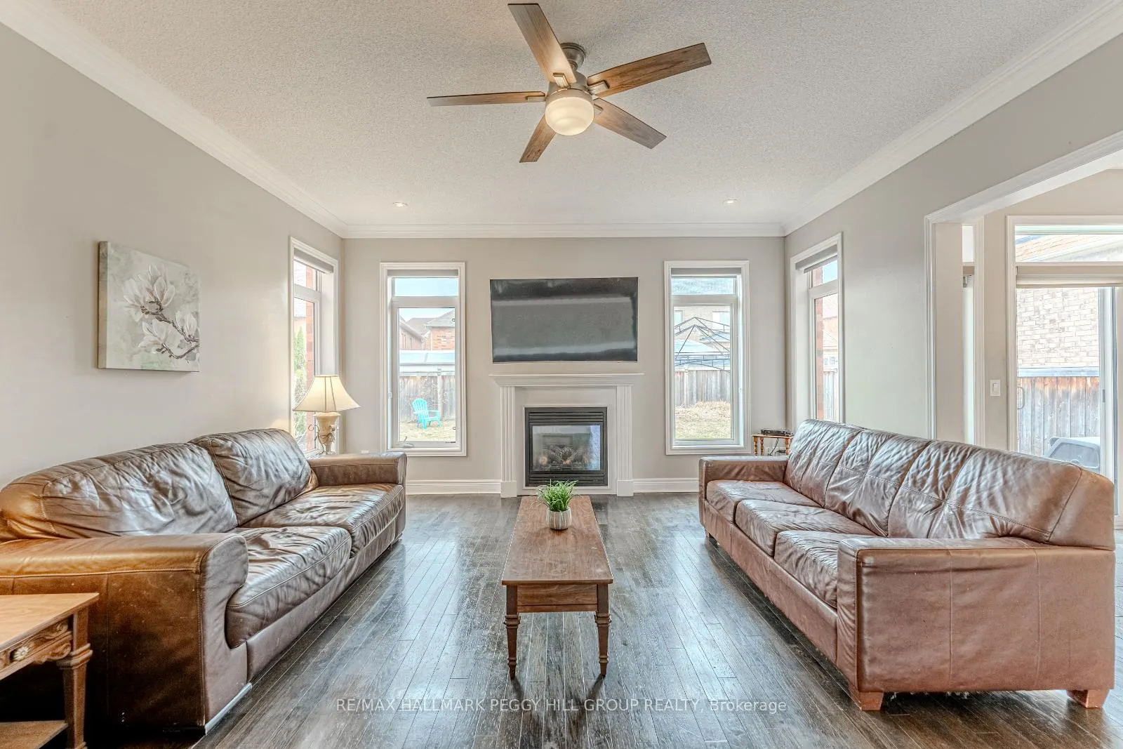 Photo 2 of 35 Royal Park Boulevard, Barrie, Bayshore — HOMEH