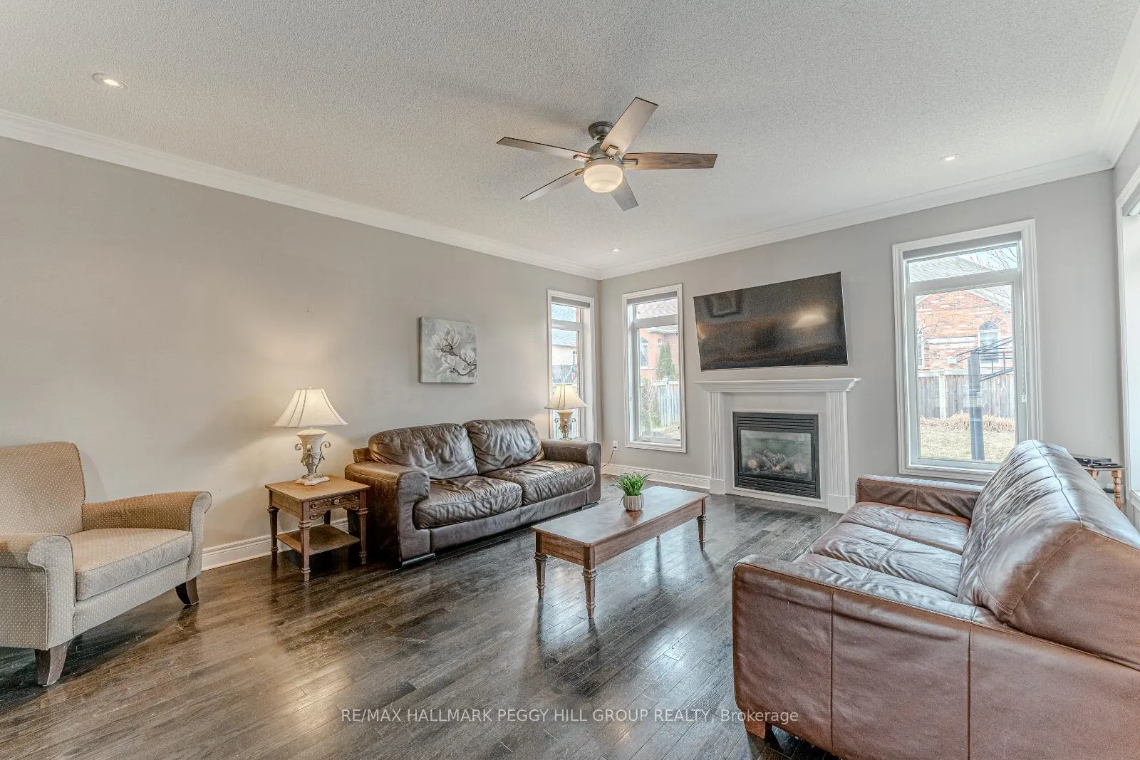 Photo 3 of 35 Royal Park Boulevard, Barrie, Bayshore — HOMEH