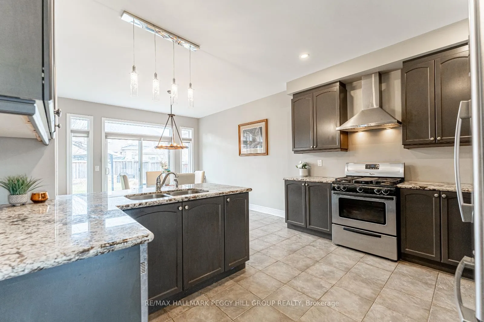 Photo 5 of 35 Royal Park Boulevard, Barrie, Bayshore — HOMEH