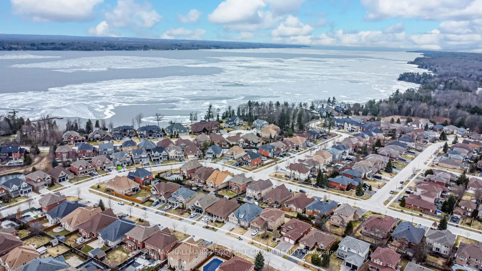 Photo 27 of 35 Royal Park Boulevard, Barrie, Bayshore — HOMEH