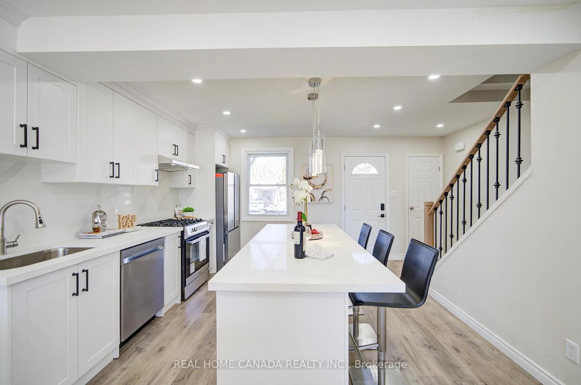 Photo 4 of 863 Derry Court, Oshawa, Vanier — HOMEH