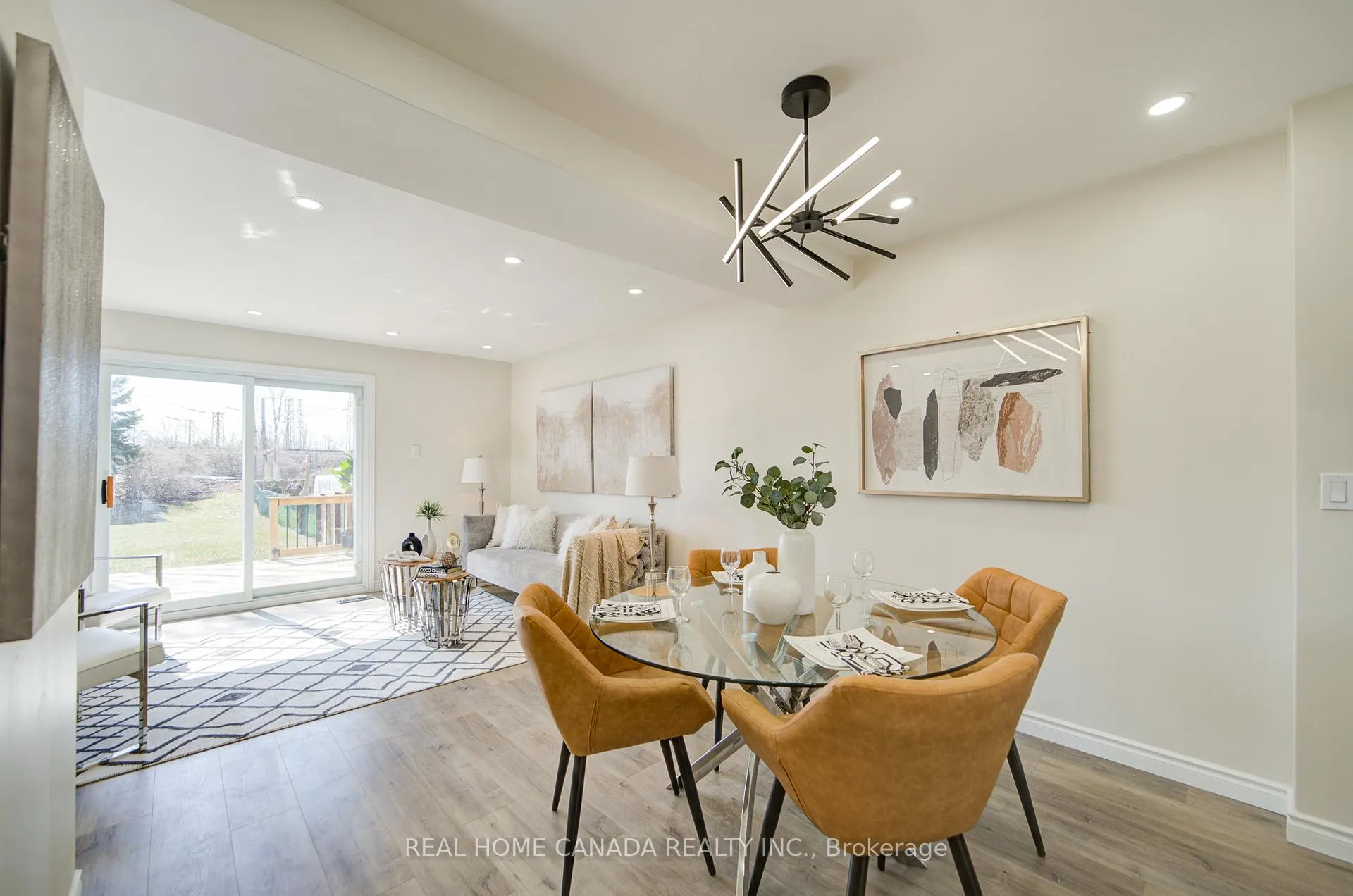 Photo 5 of 863 Derry Court, Oshawa, Vanier — HOMEH