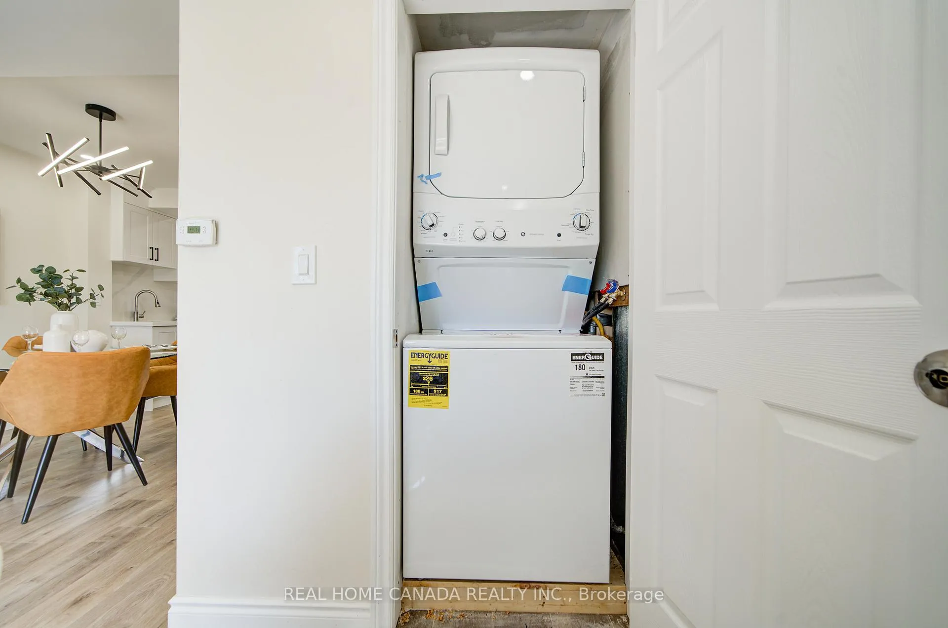 Photo 10 of 863 Derry Court, Oshawa, Vanier — HOMEH