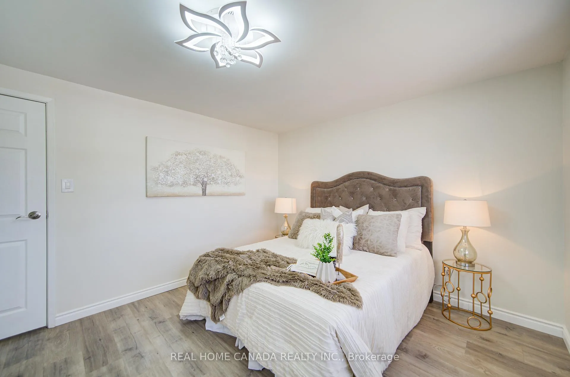 Photo 13 of 863 Derry Court, Oshawa, Vanier — HOMEH
