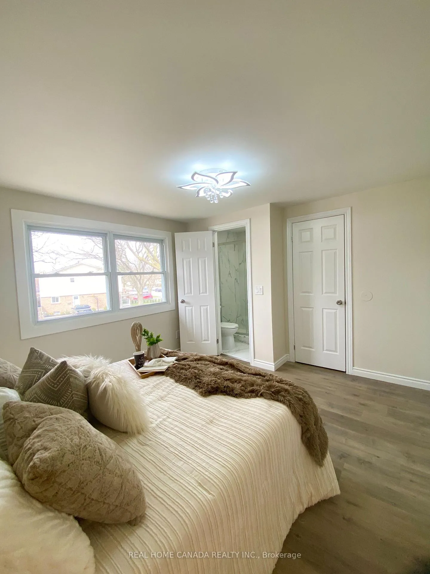 Photo 15 of 863 Derry Court, Oshawa, Vanier — HOMEH