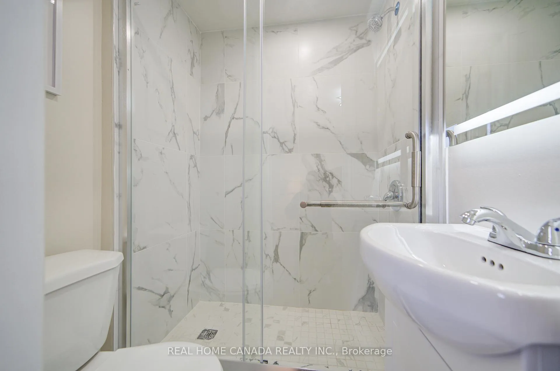 Photo 17 of 863 Derry Court, Oshawa, Vanier — HOMEH