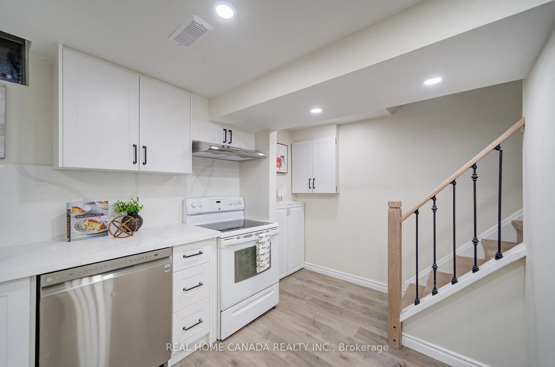 Photo 24 of 863 Derry Court, Oshawa, Vanier — HOMEH
