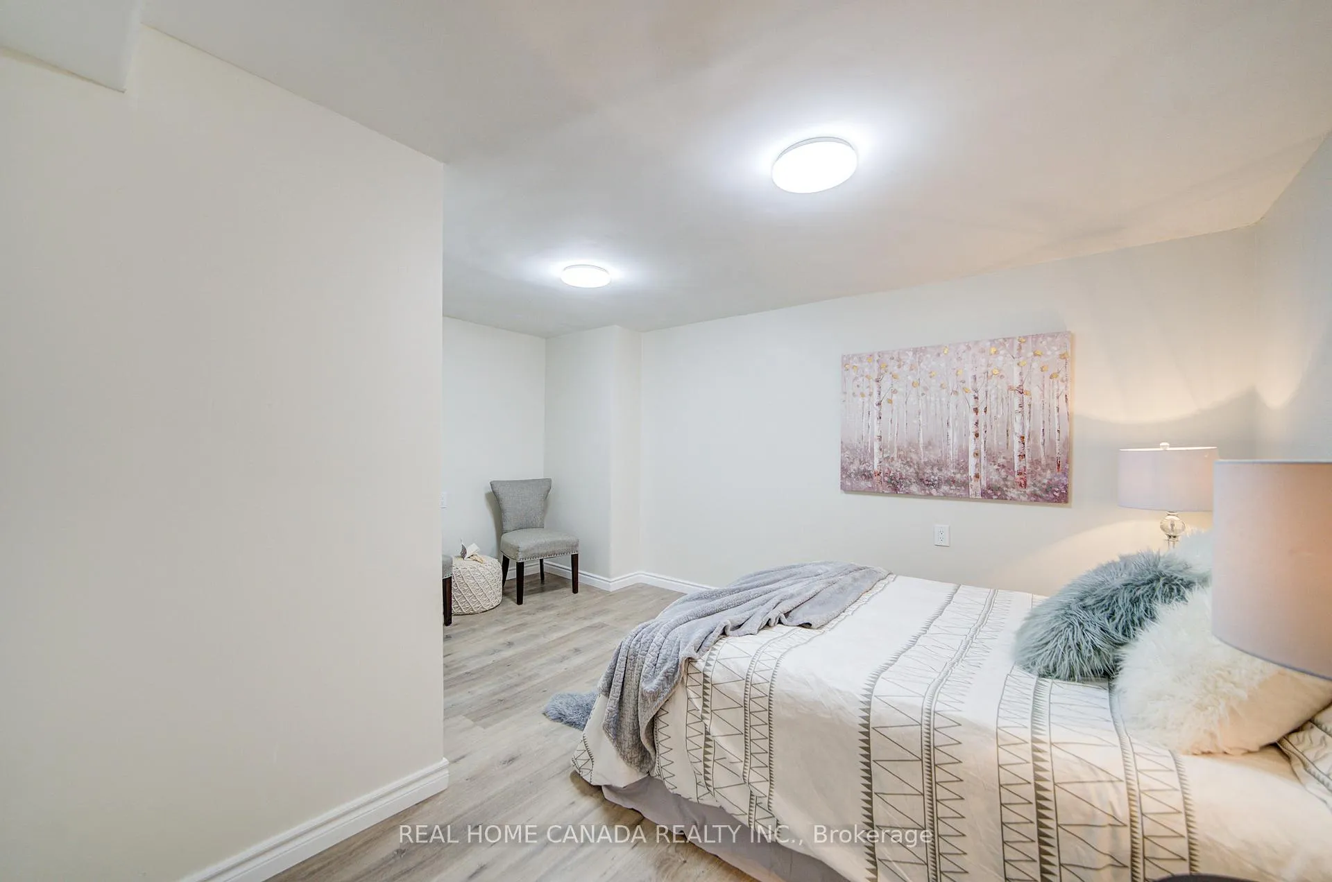 Photo 29 of 863 Derry Court, Oshawa, Vanier — HOMEH