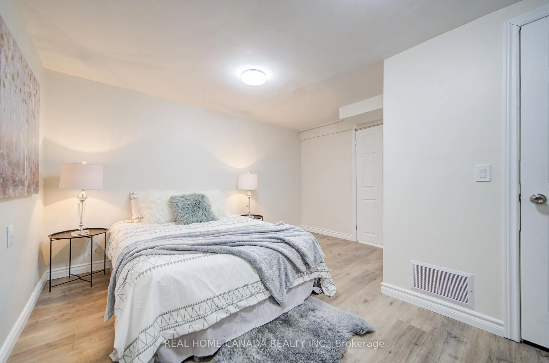 Photo 31 of 863 Derry Court, Oshawa, Vanier — HOMEH