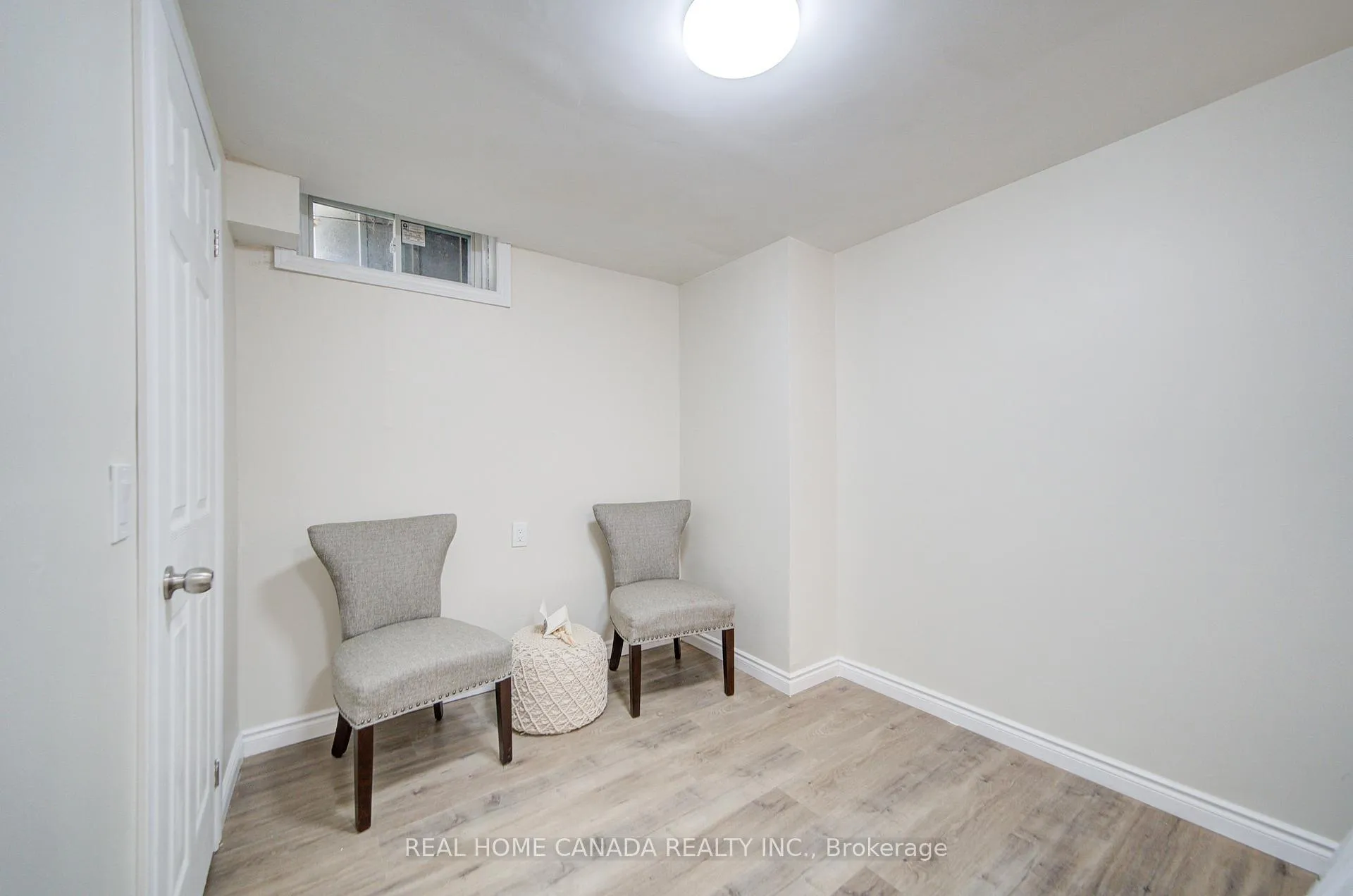Photo 32 of 863 Derry Court, Oshawa, Vanier — HOMEH