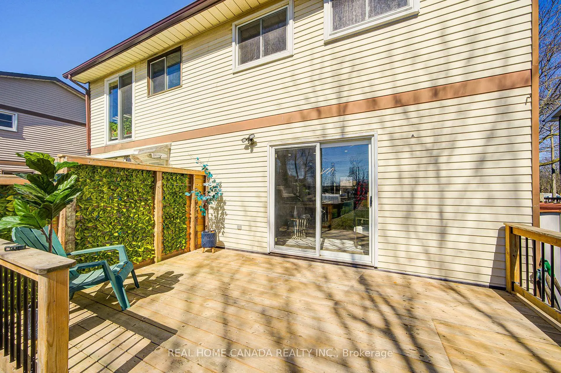 Photo 36 of 863 Derry Court, Oshawa, Vanier — HOMEH