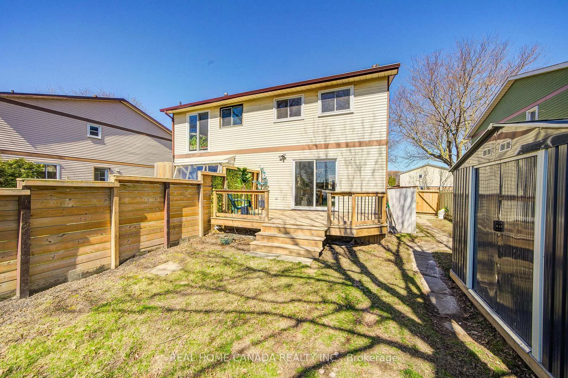Photo 37 of 863 Derry Court, Oshawa, Vanier — HOMEH