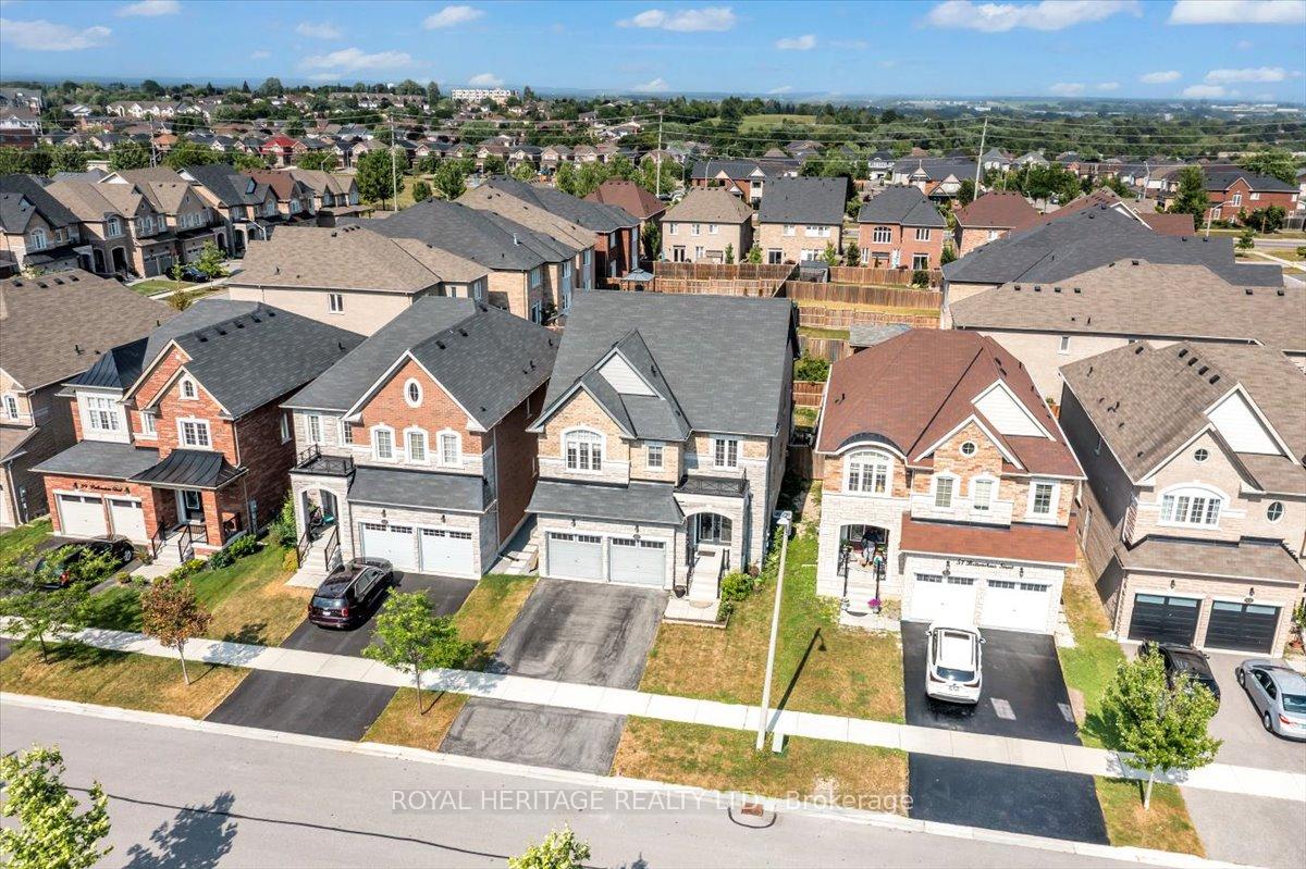 Photo 2 of 47 Buttonshaw Street, Clarington, Bowmanville — HOMEH