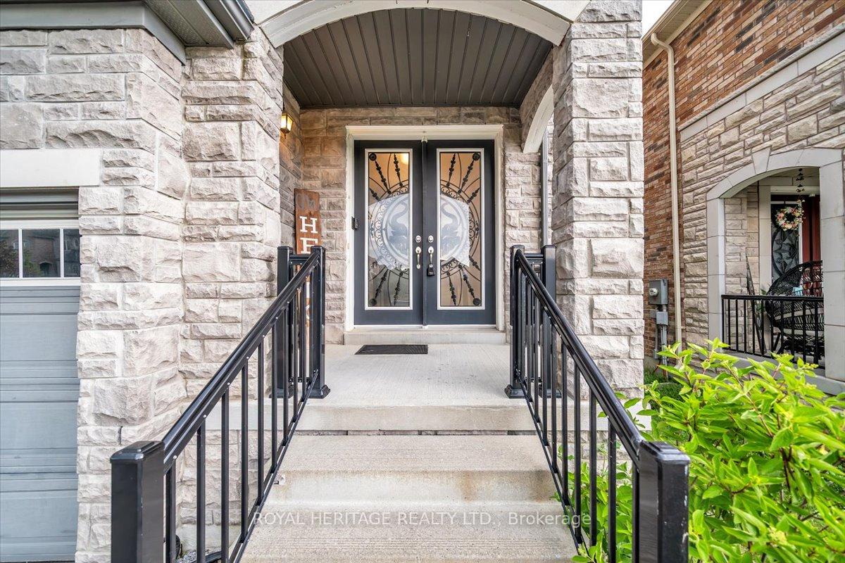 Photo 4 of 47 Buttonshaw Street, Clarington, Bowmanville — HOMEH