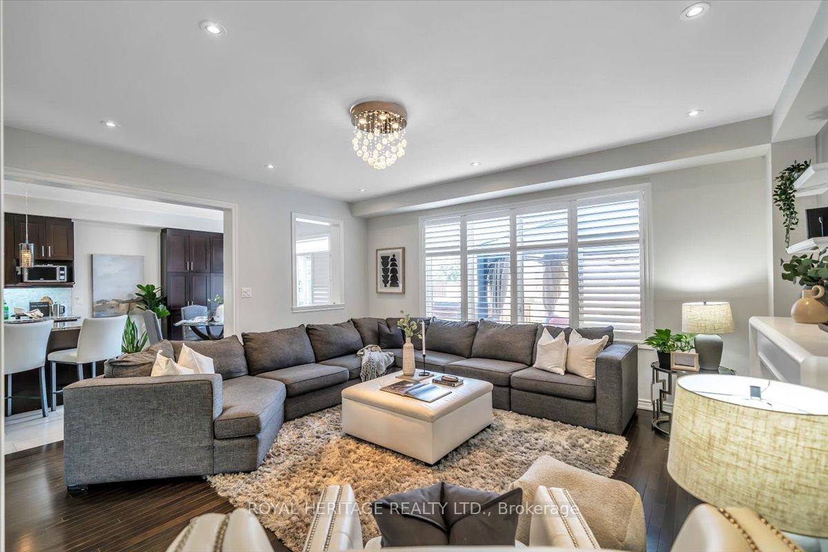 Photo 10 of 47 Buttonshaw Street, Clarington, Bowmanville — HOMEH