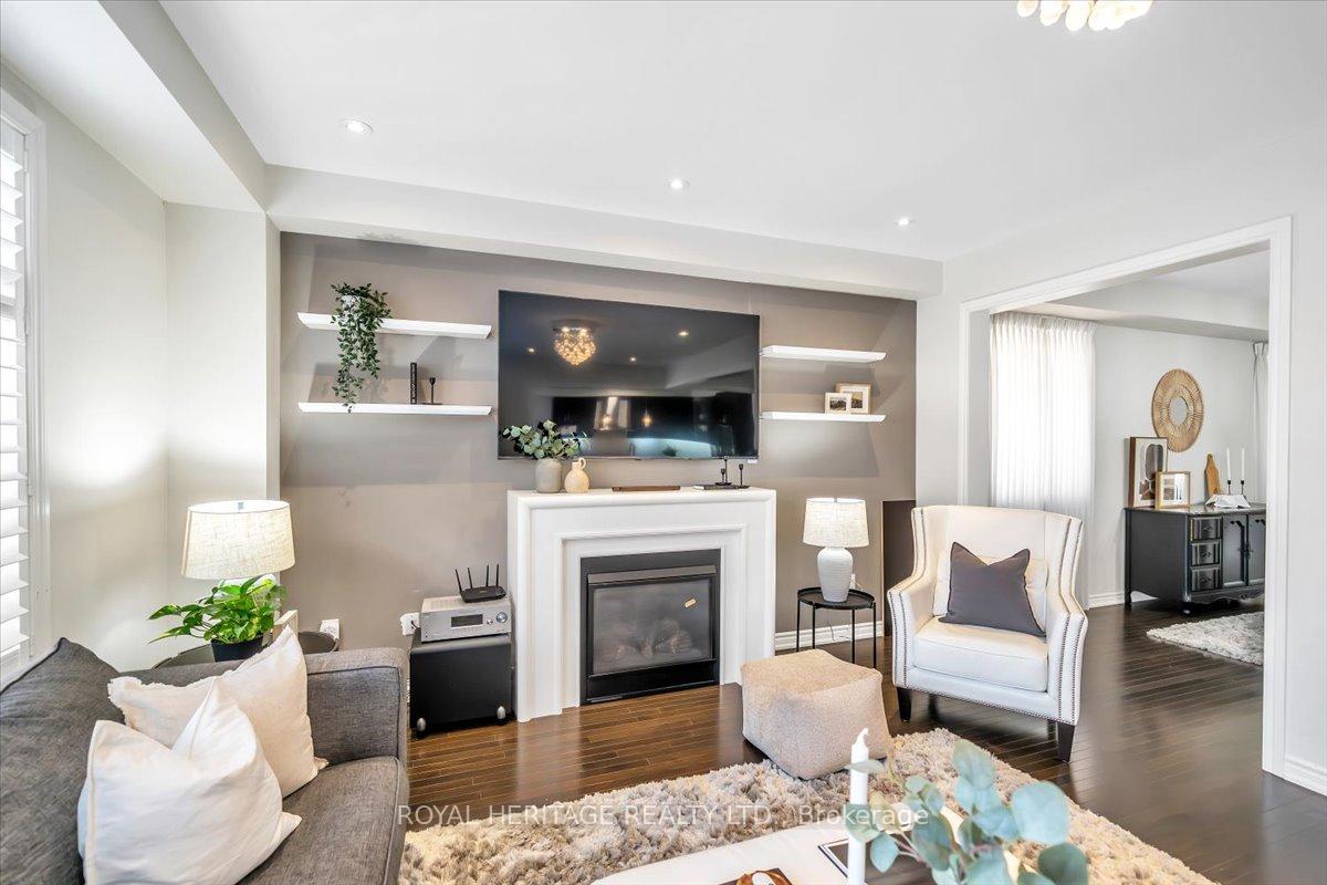 Photo 11 of 47 Buttonshaw Street, Clarington, Bowmanville — HOMEH