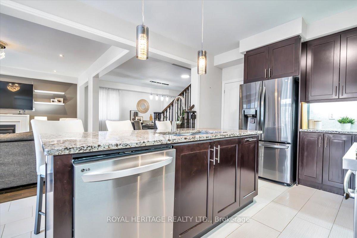 Photo 18 of 47 Buttonshaw Street, Clarington, Bowmanville — HOMEH