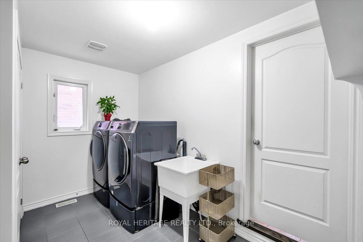 Photo 36 of 47 Buttonshaw Street, Clarington, Bowmanville — HOMEH