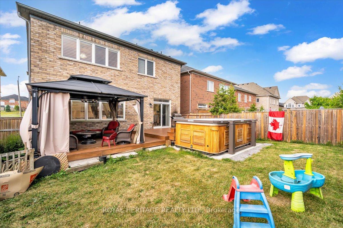 Photo 37 of 47 Buttonshaw Street, Clarington, Bowmanville — HOMEH