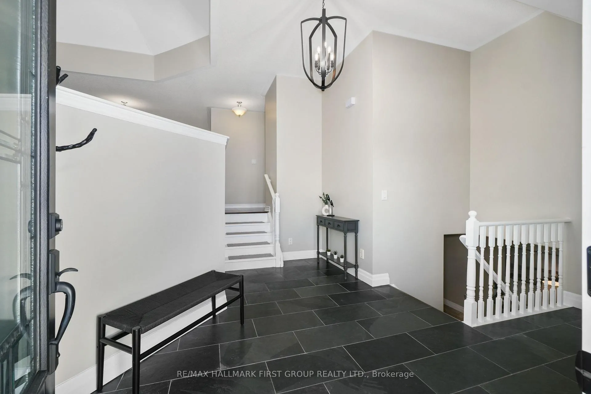 Photo 4 of 284 Parkview Hills Drive, Cobourg — HOMEH
