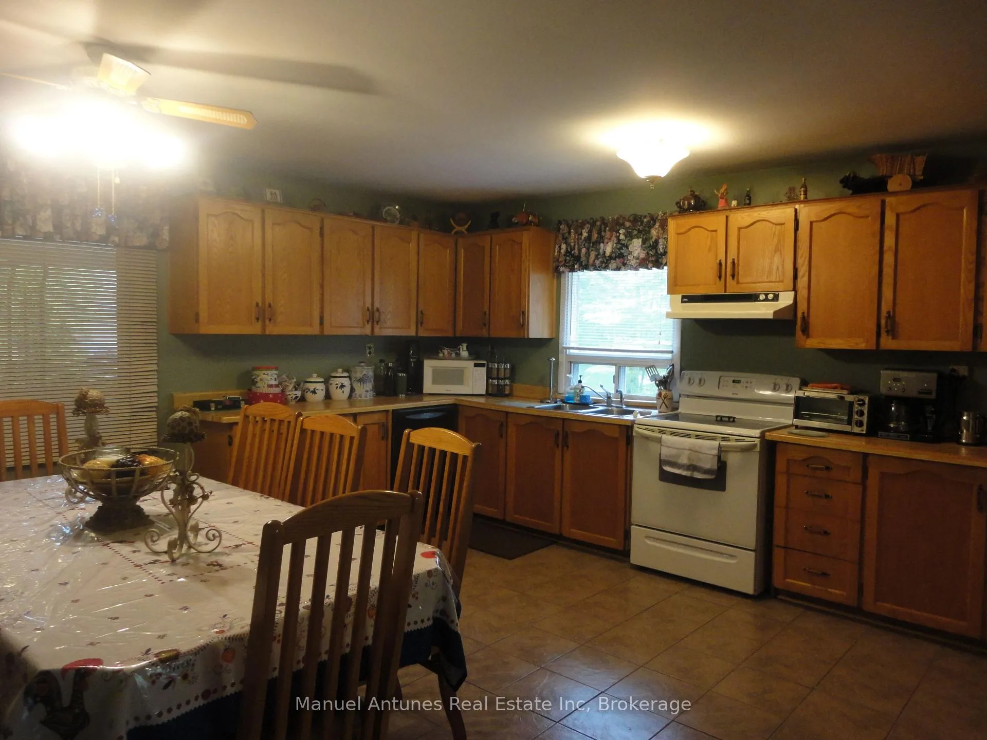 Photo 17 of 34 42nd Street S, Wasaga Beach — HOMEH