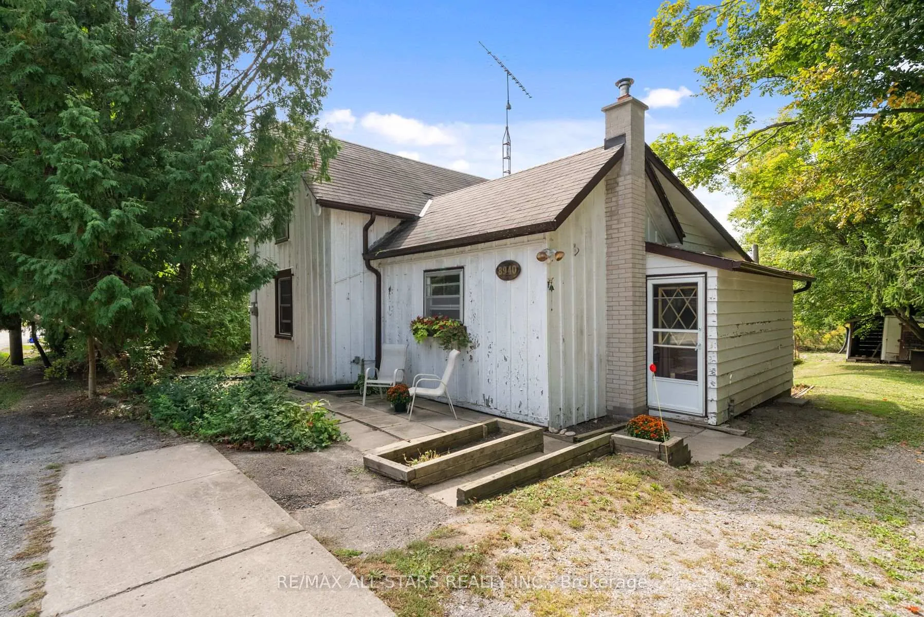 Photo 2 of 8940 Ashburn Road, Whitby, Rural Whitby — HOMEH
