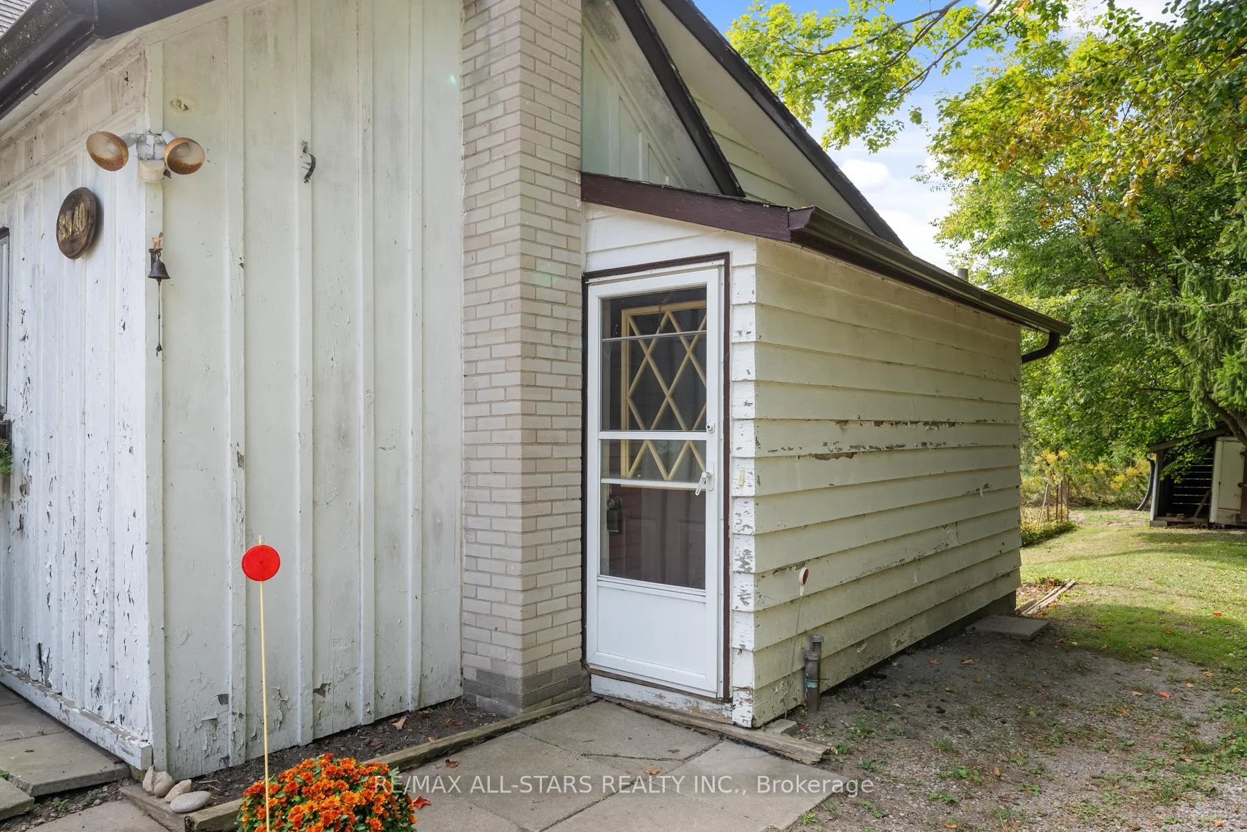 Photo 4 of 8940 Ashburn Road, Whitby, Rural Whitby — HOMEH